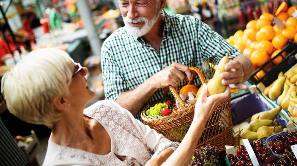 Old couple doing some grocery | How Shopping Locally Can Help You and Your Community | Featrued