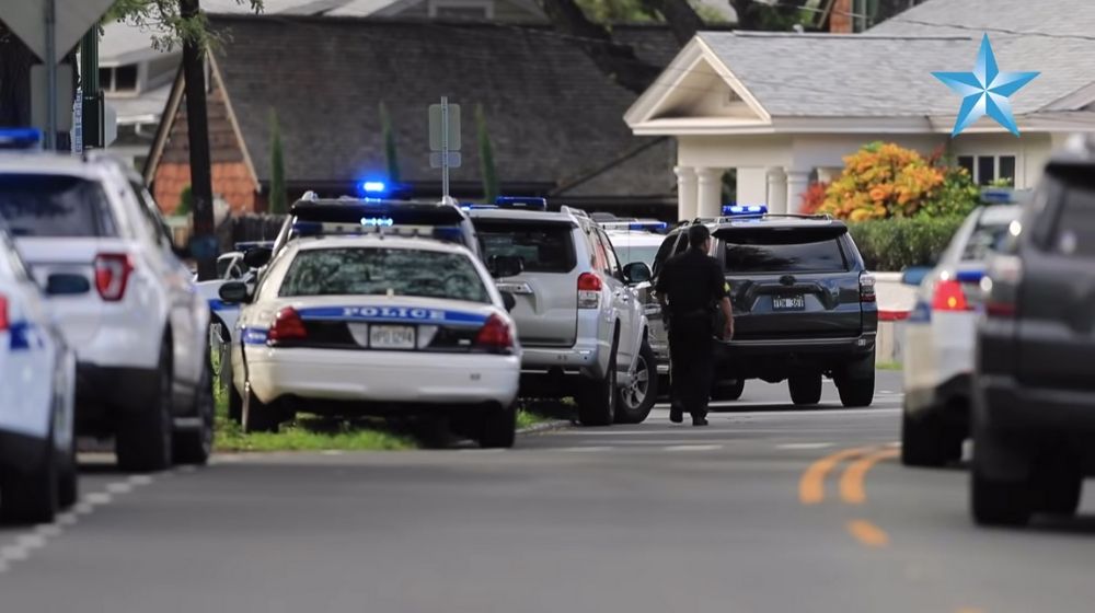 Police cars | Two Hawaii Police Officers Dead: Suspect Described as Unhinged | Featured