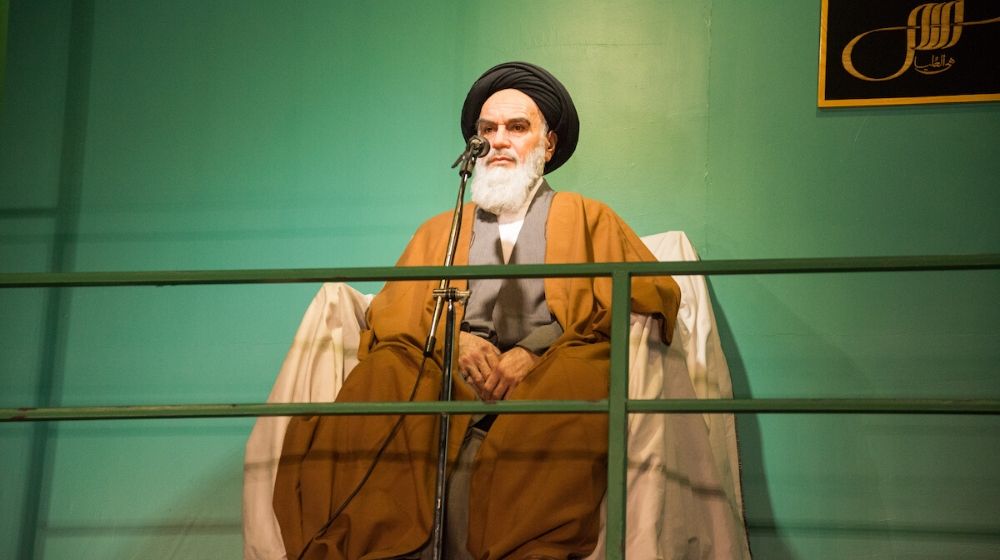 Imam Sayyid wax figure in Holy defense museum | Trump Fires at Iranian leader on Twitter: "Make Iran Great Again!" | Featured