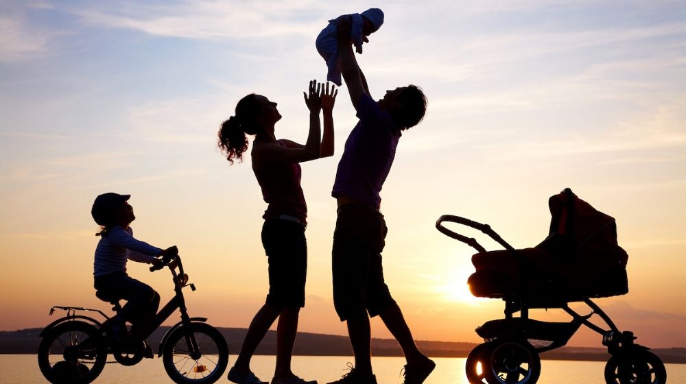 happy family silhouettes | A Better Approach to Life Expectancy | Featured