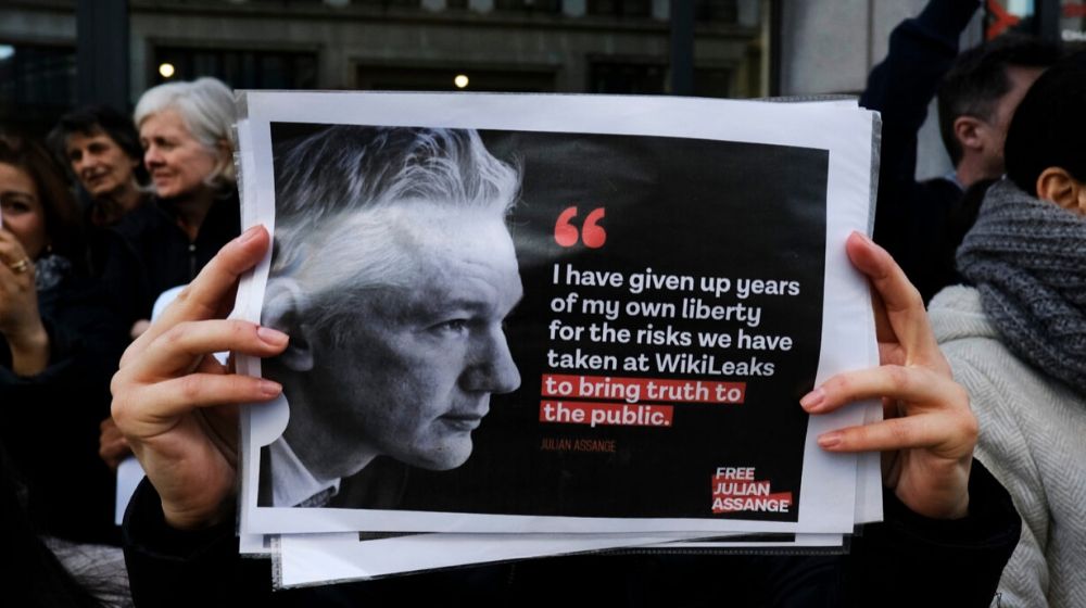 Julian Assange | Donald Trump Offered to Pardon Assange if he Denied Russia’s Link to Hacking | Featured