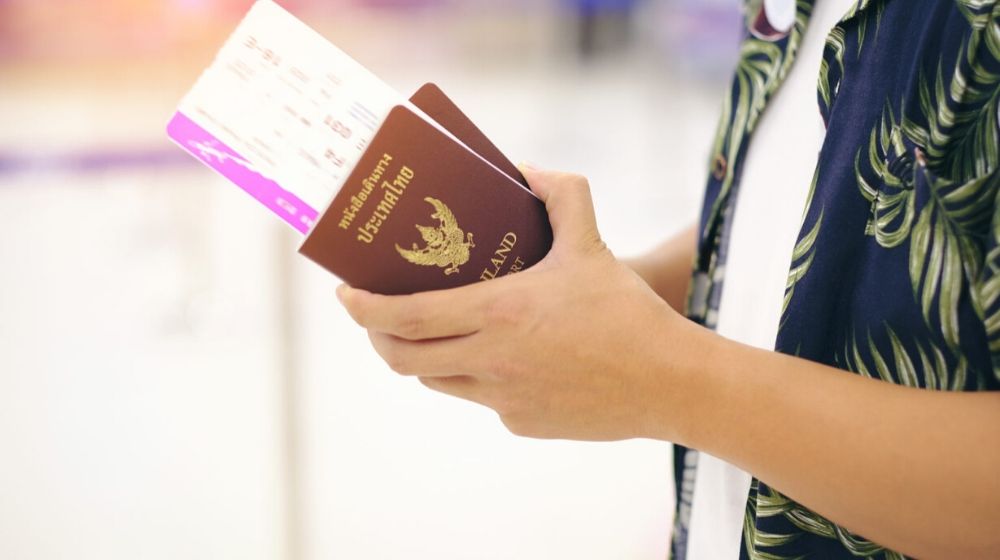 man holding his passport and boarding ticket | Hawaii Issues Mandatory 14-Day Quarantine for Visitors and Returning Residents | Featured