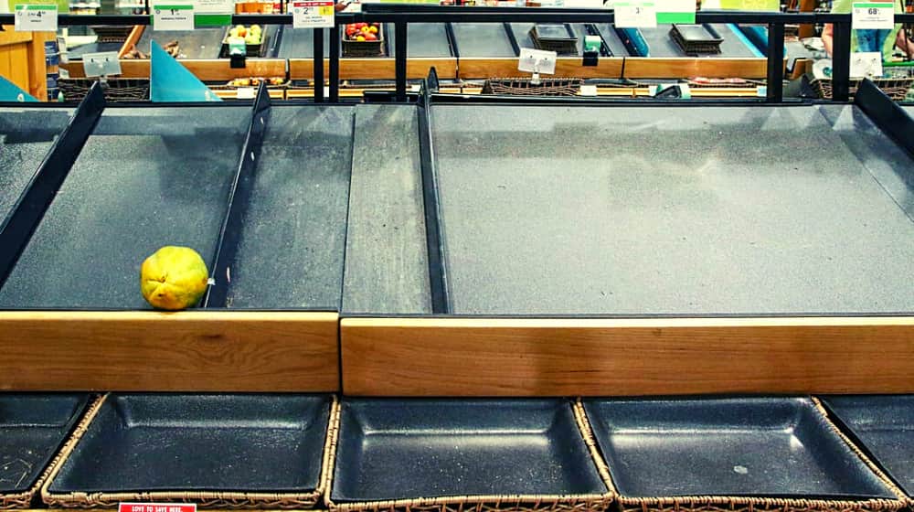 empty fruit shelves in the grocery store | PA Supermarket Is Forced to Trash $35,000 Worth of Produce After Woman Purposely Coughs on Items | Featured