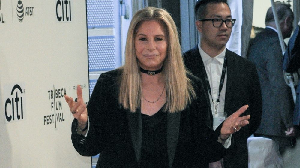 Singer Songwriter Barbara Streisand | Barbra Streisand Writes Opinion Column Criticizing Almost Every Move Trump Has Made | Featured
