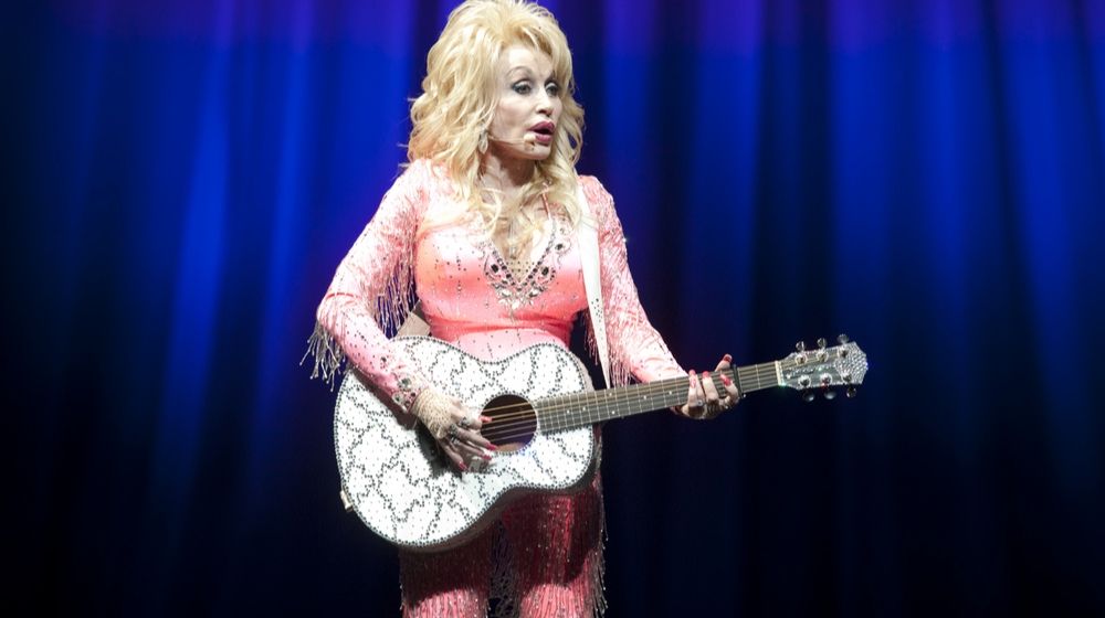 Singer Dolly Parton | Singer-Songwriter Dolly Parton to Read Bedtime Stories to Children Over the Internet | Featured