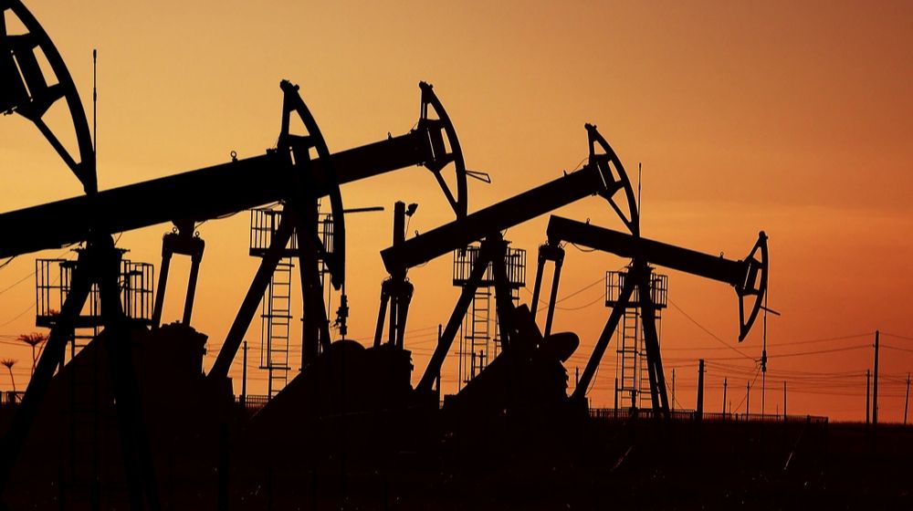 oil pumps shot during sunset | OPEC Reaches Final Deal to Cut Oil Output by 10M BPD | Featured