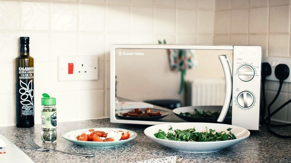 prepping a meal with microwave at the background | Web Traffic: Tips to Stay in the Fast Lane | Featured