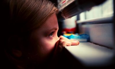 young kid looking outside | Coronavirus: US Enters ‘Hardest, Saddest’ Week | Featured