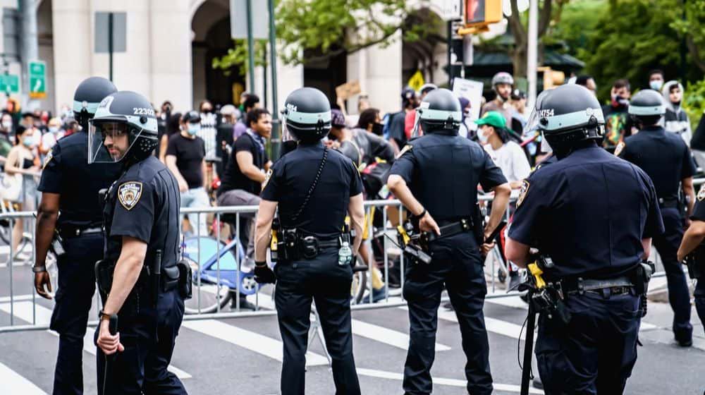 Police and protesters in Manhattan | Head of New York Police Union: “I Am Asking the President to Please Immediately Send Federal Personnel” | Featured