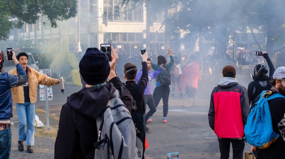 Seattle Police disperses Demonstrators with flash bangs and pepper spray | Seattle Protesters Takeover the City | Featured