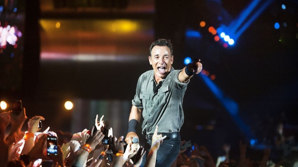 US Singer Bruce Springsteen Performs Among the Audience | Bruce Springsteen Criticizes Trump’s Handling of the Coronavirus and Refusal to Wear a Face Mask | Featured