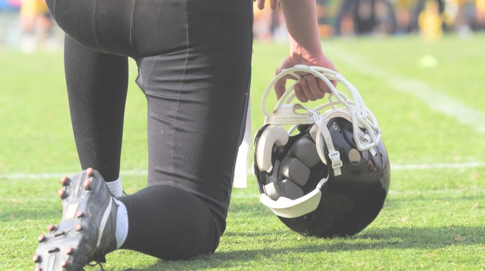 American Football Player Preparing to Join the Game | Pittsburgh Steelers’ Stephon Tuitt Says He Is “Not Kneeling for the Flag” | Featured