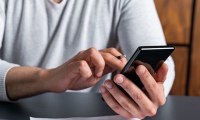 Man Uses Smartphone on Work Hours | People Spend 3.1 Hours a Day Using Smartphone Apps, Study Finds | Featured
