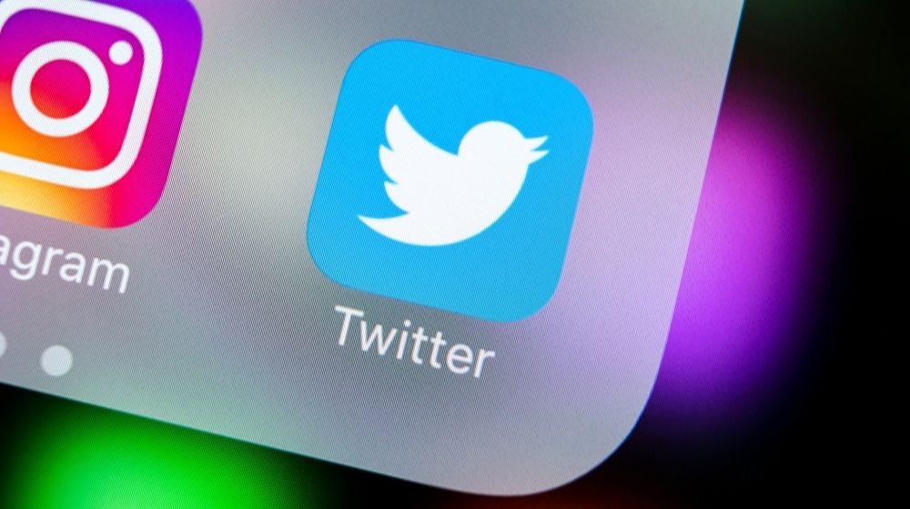 Social Media Icon on Apple iPhone X | Twitter Is in “Early Stages” of Exploring Ways to Increase Revenue, Including Subscriptions | Featured