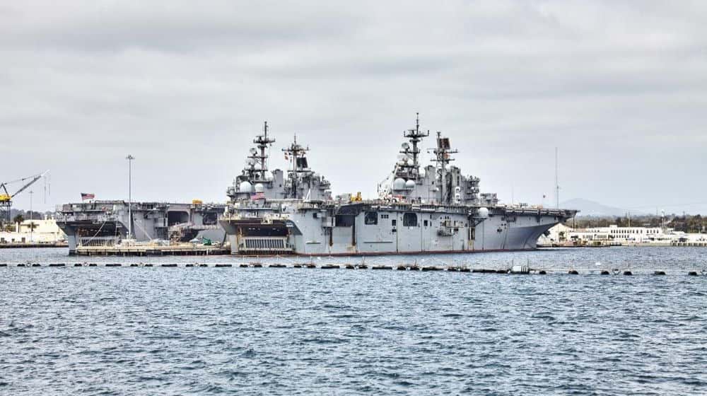 USS Bonhomme Richard (LHD-6) and USS Boxer (LHD-4) | Servicemen Injured After US Navy Ship Catches Fire | Featured