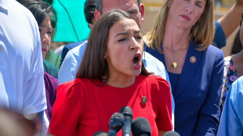 Alexandria Ocasio-Cortez Lashes out over Deplorable Conditions | AOC Shocked & Dismayed That NYPD Backs Trump After She Calls Them Ineffective & Demands Defunding | Featured