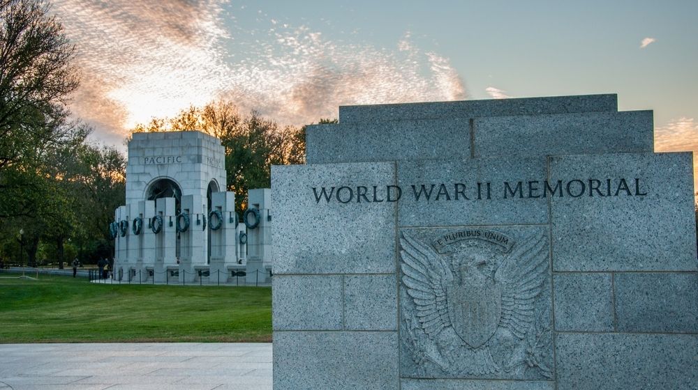World War II Memorial | World War II Veteran Carried to His Seat at Trump Rally Dies at 100 | Featured