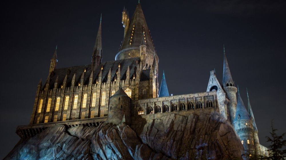 The Hogwarts School of Witchcraft and Wizardry at Night | “Hogwarts Legacy,” a Harry Potter Role-Playing Game, to Be Released in 2021 | Featured