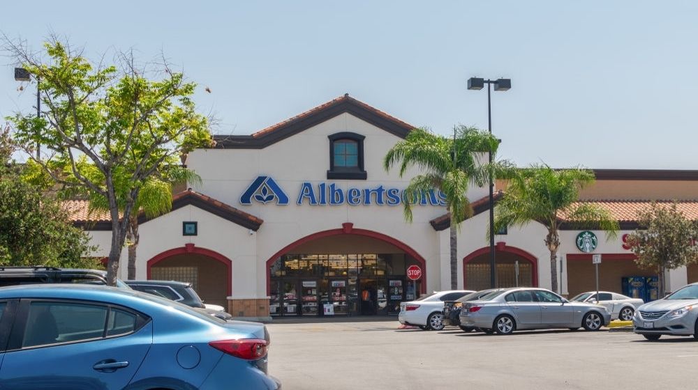 Albertsons Grocery Store Entrance | Albertsons Launches Self-Serve Pickup Lockers in Select Areas | Featured