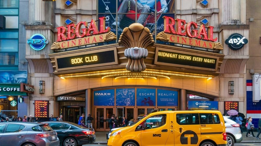 People Visiting the Regal Cinemas in New York City | Regal Cinemas Gets Go Signal to Reopen 11 Movie Theaters in New York State | Featured