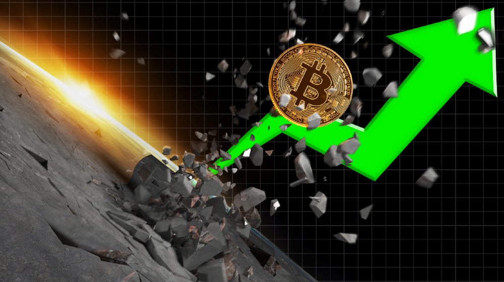 Bitcoin Price Boosts Crypto Market Value to New All-Time High with Green Arrow Graph-Bitcoin Smashed $20k-ss-featured