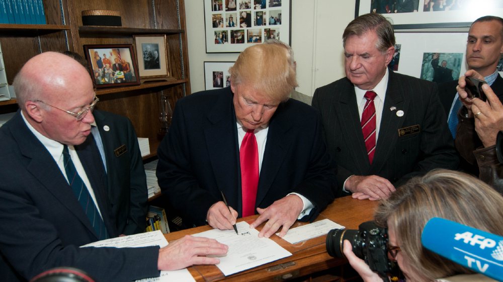 Donald-Trump-files-papers-to-run-in-the-New-Hampshire-presidential-primary-on-Nov.-4-2015-600-Stimulus-Checks-ss-featured