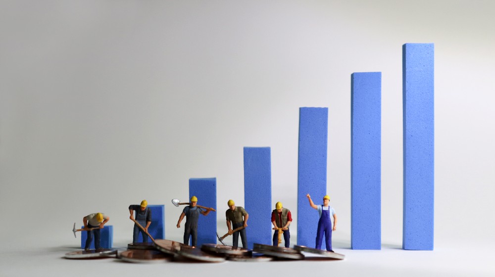 The miniature workers standing on a blue bar graph. Minimum wage increase-Raise Minimum Wage-ss-featured
