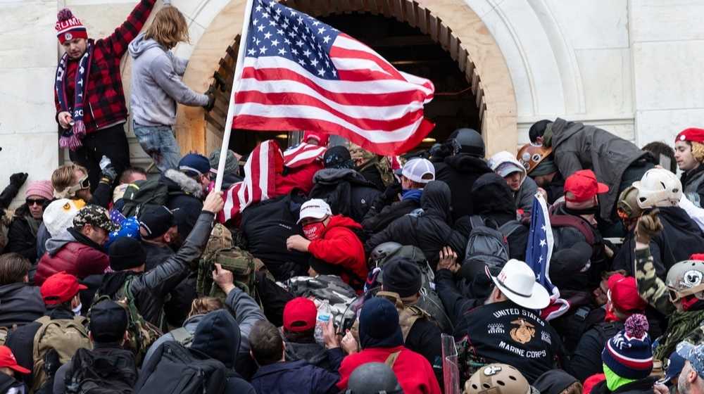 A mob trying to break into the Capitol-Capitol Police Officer Will Face No Charges For Shooting Jan. 6 Rioter-ss-Featured