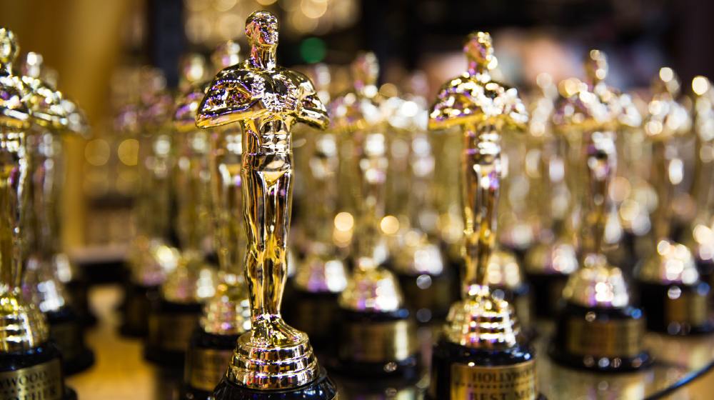 Oscar golden award in a souvenir store on Hollywood Boulevard | ‘Woke’ Oscar Awards Viewership Tumble To Record Lows | Featured