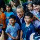 Mr. Moon Jae-in, the President of the Republic of Korea was meeting with tourists at the Blue House | S.Korea president says US wants to resume talks with N.Korea | Featured