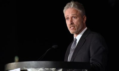 Jon Stewart Shuts Down Libs by Calling Out the Media For Denying The Wuhan Lab Theory-cc-Featured