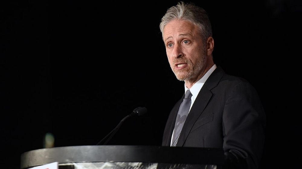 Jon Stewart Shuts Down Libs by Calling Out the Media For Denying The Wuhan Lab Theory-cc-Featured
