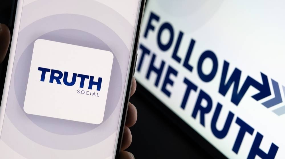 Trump Aims at 'Saving' America with New Social Media Company, unlike Liberal Facebook-ss-Featured
