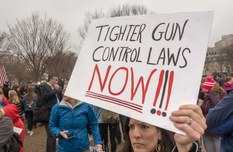 Demonstration at White House protesting government's long-standing inaction on gun control-Tighter Gun Control