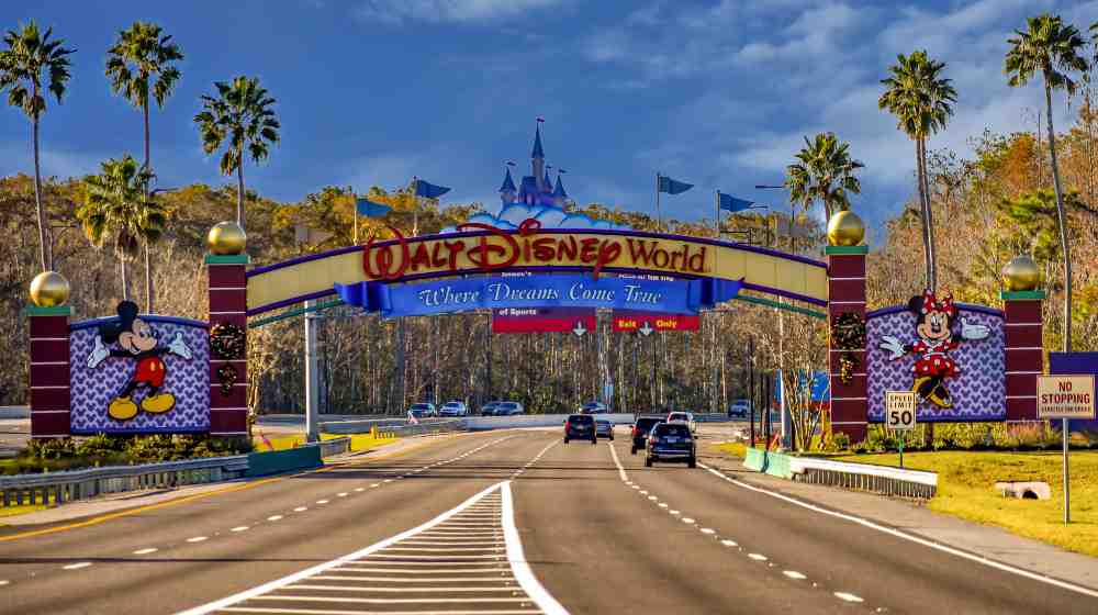 Entrance Arch of Walt Disney Theme Parks | Disney World Suspends Its Vaccine Mandate For Employees | featured