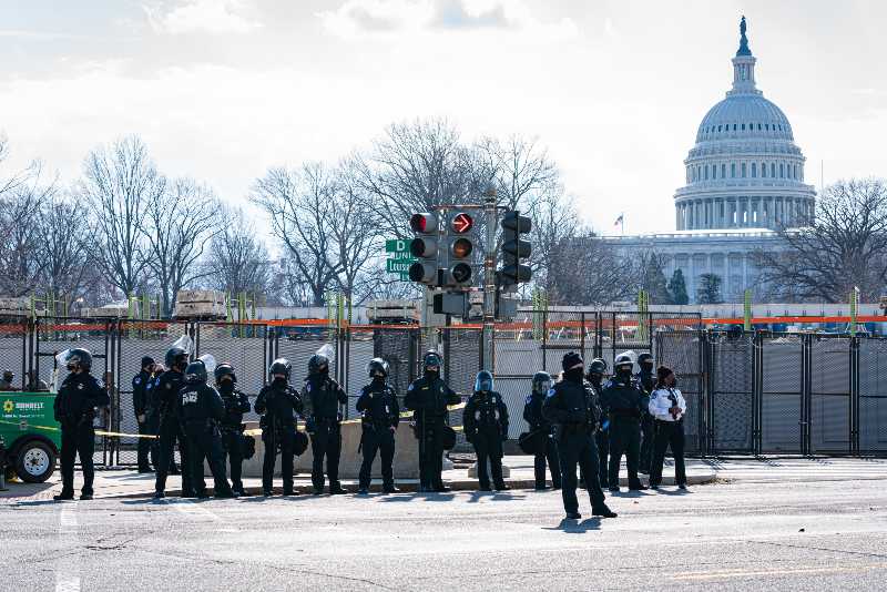 National guard secure Washington D.C-CNN 5 Things