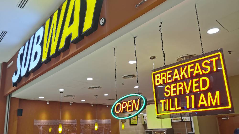 Subway restaurant inside the Mydin hypermarket in Senawang | Lawsuit Accuses Subway Tuna Sandwiches Of Not Having Tuna | featured