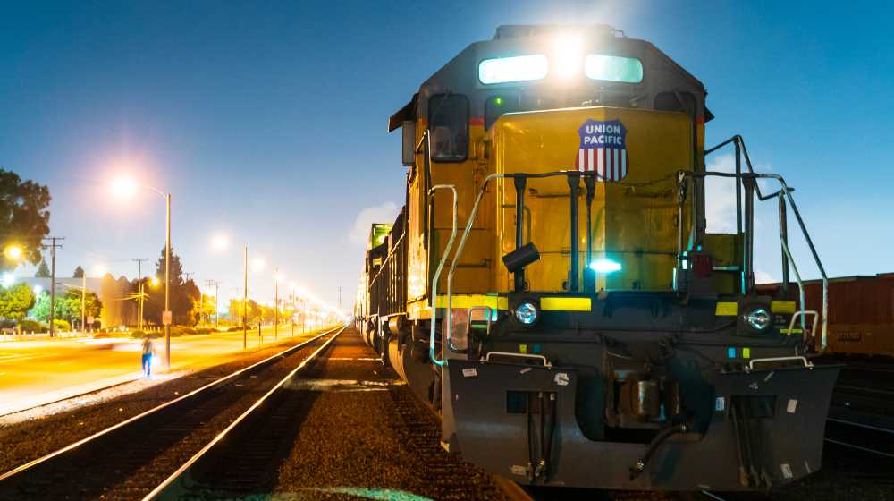 Locomotive Train Engine Union Pacific at night | Union Pacific Thinking Of Leaving Los Angeles Due To Uncontrolled Theft | featured