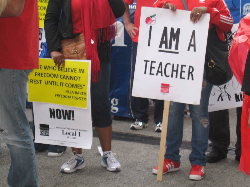 Teachers on strike and protesting in downtown Chicago | CNN 5 Things