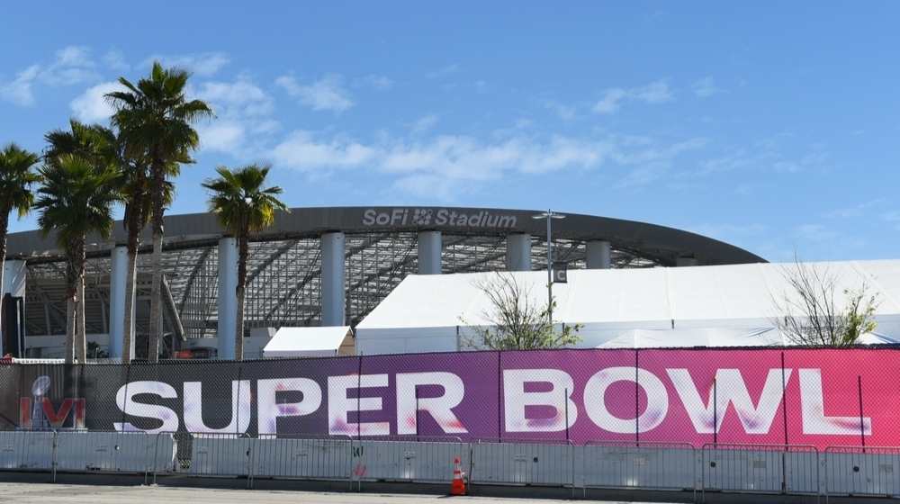High-Profile Celebrities Ignore California Mask Mandate at Super Bowl LVI-ss-Featured