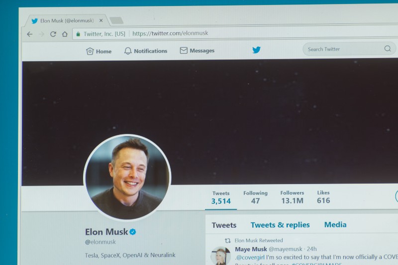 Official twitter account of Elon Musk | Elon Musk Asked Twitter Followers If He Should Sell Tesla Stock