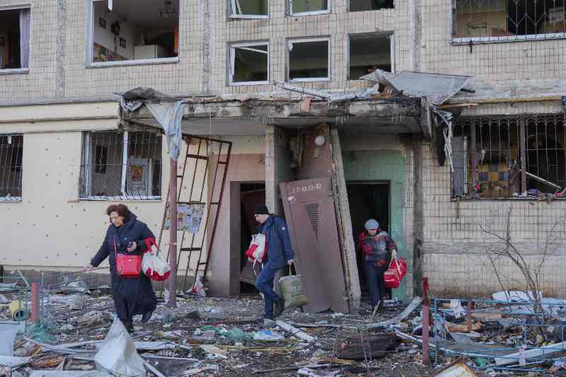 Russian invasion of Ukraine bombed building destroyed war refugees | Evacuation in Mariupol, VP’s Chief of Staff’s Exit, Prime Delivery & More