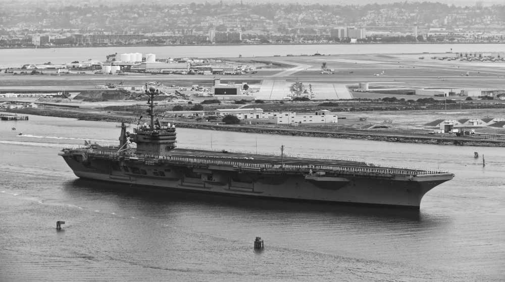 USS George Washington nuclear aircraft carrier leaving San Diego Bay | Multiple Deaths Hit USS George Washington, 200 Sailors Moved | featured