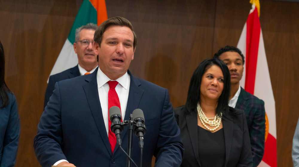 DeSantis Leads Trump in Poll for Potential 2024 GOP Primary Matchup-ss-featured