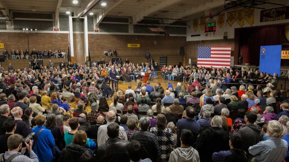 13 States Sue Biden Admin for FBI Surveillance of Parents Protesting School Boards-ss-Featured