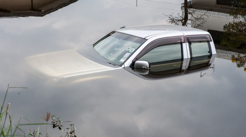 car drowned on flood | Man Drives His Car Into River Just 10 Minutes After Getting His License | Featured