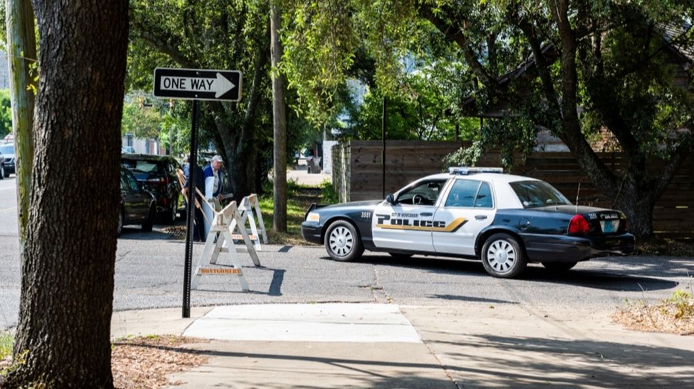 Alabama City Police Officer Car on Street | Woman Donates Kidney to Now-Retired Officer Who Put Her in Jail | Featured