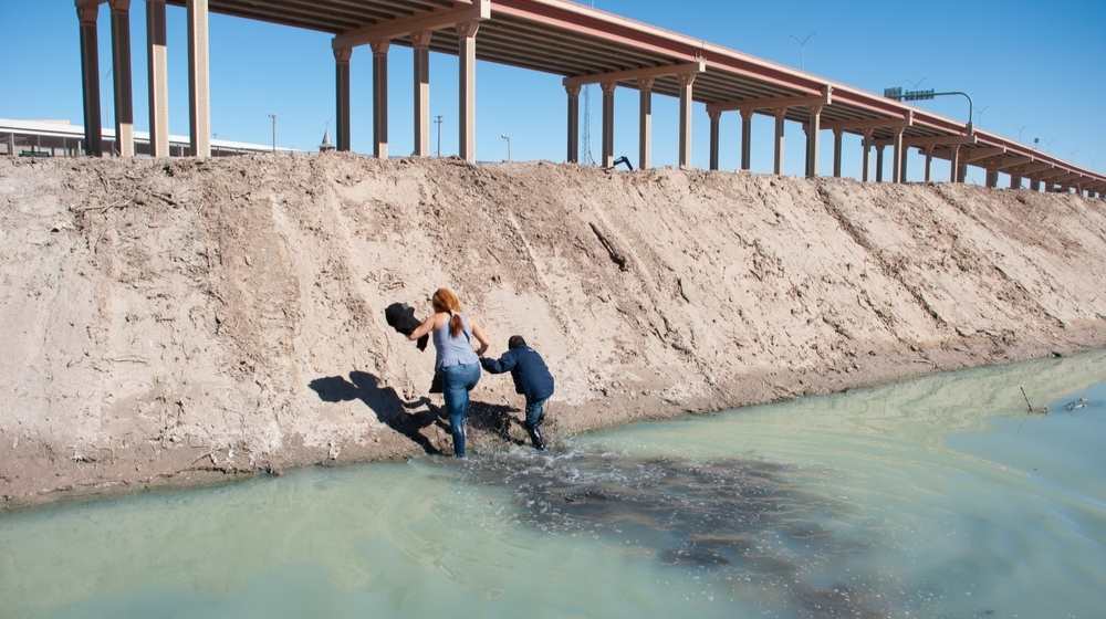 Border Patrol Arrests of Criminal Illegal Immigrants Jump to 1,166 in Laredo Sector Under Biden-ss-Featured