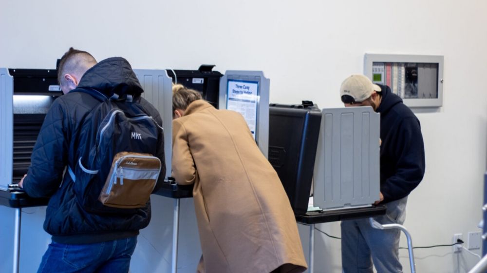 people voting for Super Tuesday SS Featured