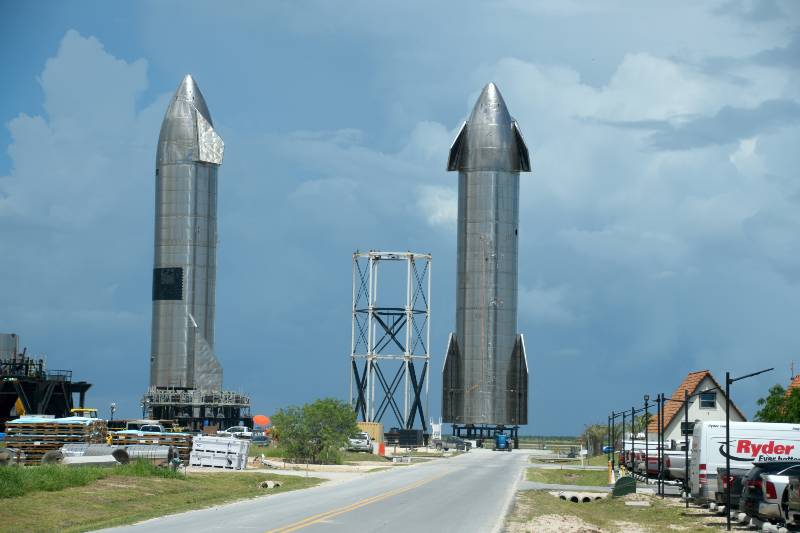 Circa July 2021 SpaceX starships in launch position-Surface of the Moon